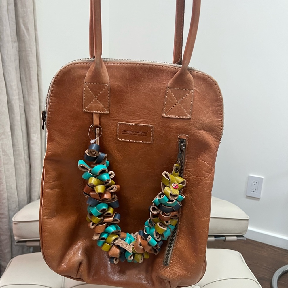 Cueropapel&Tijera Costa Rican Tan Leather Bag with Colorful Accent